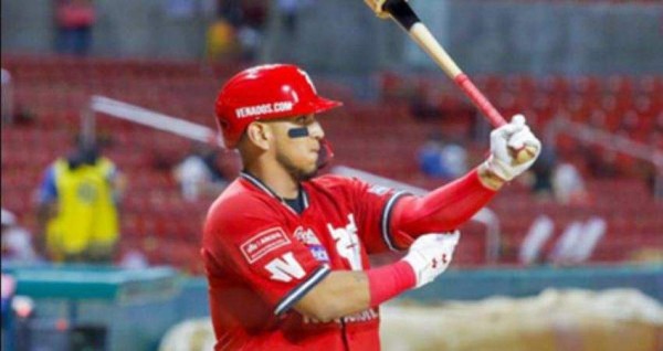 Isaac Paredes y Eduardo Vera disfrutan de sus títulos de bateo y efectividad