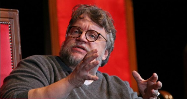 Guillermo del Toro acusa a cervecería de robar su imagen; exige que done las ganancias a niños