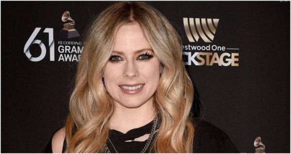 Avril Lavigne retoma la música y habla por primera vez de la teoría de su muerte