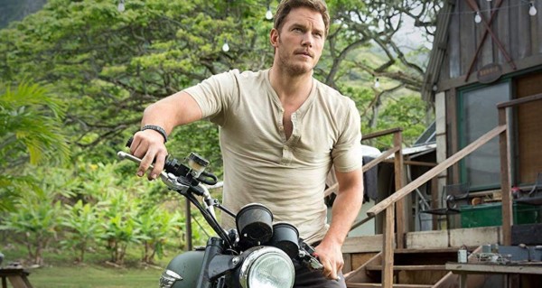 Chris Pratt da vida a Owen Grady, un ex militar y cuidador de dinosaurios.