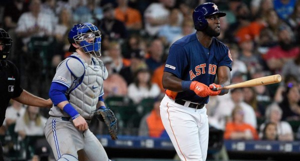 Yordan Álvarez hace historia con su cuarto jonrón en cinco juegos