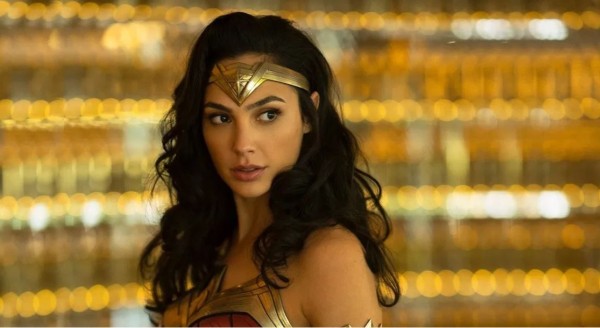 Wonder Woman retrasa una vez más su llegada al cine.