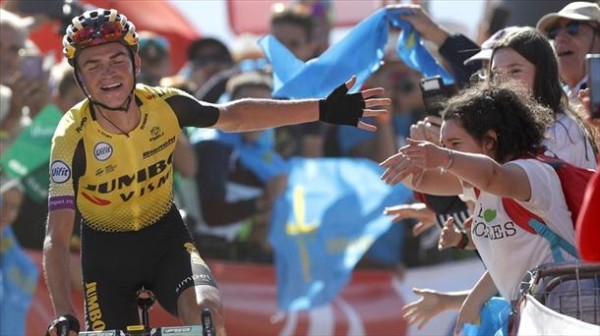 El Jumbo-Visma hace pleno con la victoria de Sepp Kuss y la prueba superada de Primoz Roglic