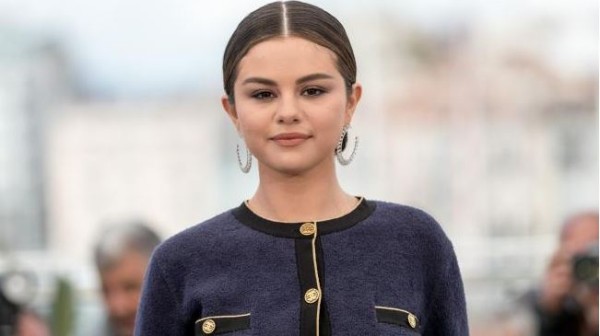 Selena Gomez preocupa a sus fans, tras hacer un directo mientras tenía puesta un vía intravenosa
