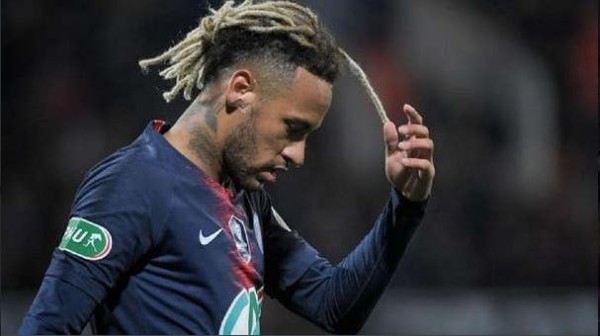 Neymar se aleja del Barcelona por problemas con Hacienda