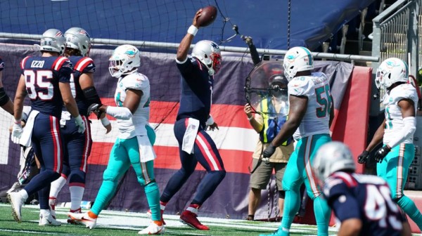 ¿Tom qué? Los Patriots vencen a los Dolphins en el debut de Cam Newton