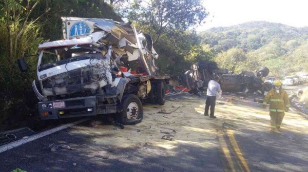 Se impacta pipa con turbosina con camión en Nayarit: 2 heridos