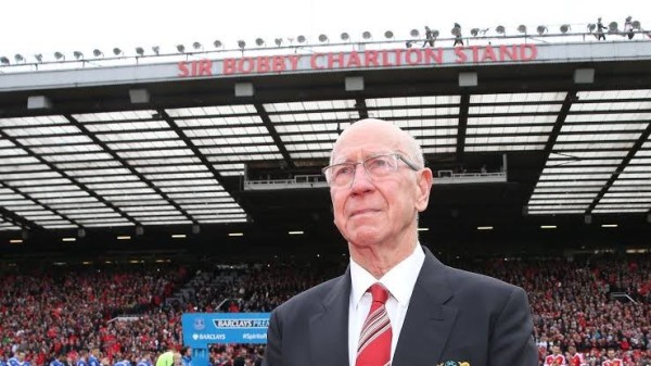 Diagnostican demencia a Bobby Charlton, leyenda del futbol inglés