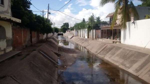 Lluvias reavivan el temor a inundaciones en la Colonia 6 de Enero, de Culiacán