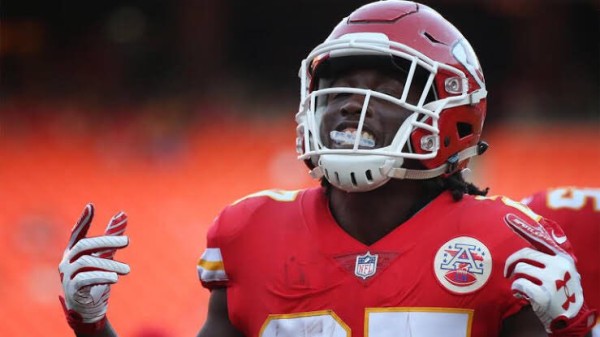 Kareem Hunt es cortado por los Chiefs tras revelarse video donde empuja y patea a mujer