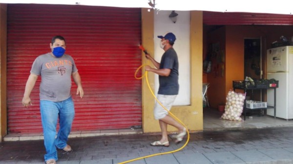 Rosario sanitiza locales del mercado municipal ante posible reapertura