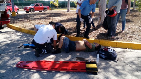 Chocan motos en Cerritos; hay 2 heridos