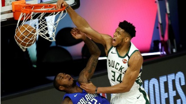 Milwaukee Bucks cambia su imagen y domina a Orlando Magic para igualar la serie en uno