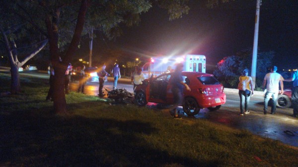 Motociclista muere al chocar de frente contra un automóvil, en Mazatlán