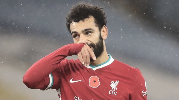 Mohamed Salah, delantero del Liverpool, da positivo por coronavirus