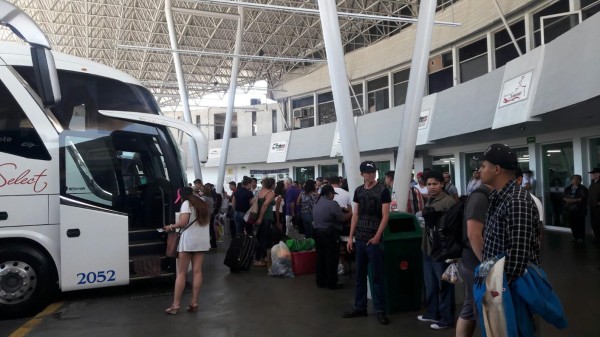 Supera arribo de pasajeros en Central de Autobuses