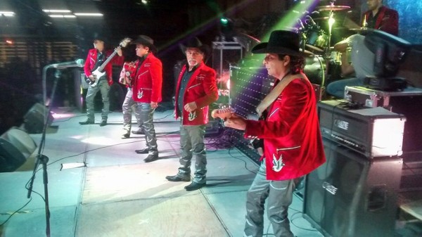 Triunfal regreso del Palomo y El Gorrión