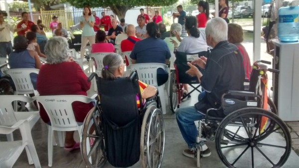 Donan en Mazatlán sillas de ruedas, bastones y andaderas