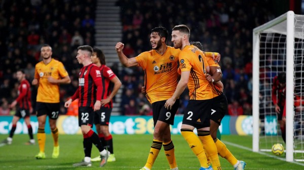 Con un gol de Raúl Jiménez, los Wolves vencen al Bournemouth