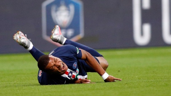 Mbappé la lesión durante la disputa de la final de la Copa de Francia. (Foto: Twitter @lopezdoriga)
