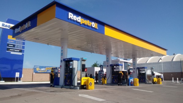 Inaugura Redpetroil seis gasolineras más en Culiacán