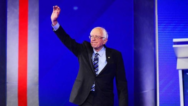 Operan del corazón al precandidato presidencial estadounidense Bernie Sanders