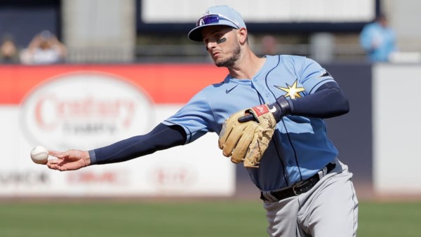 Daniel Robertson pasa a Gigantes de SF; Hunter Pence es dado de baja