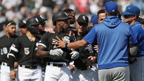 Se caldean los ánimos en el choque entre Kansas City y Chicago