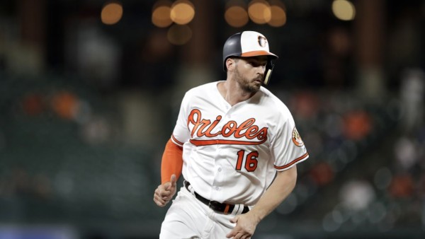 Libre de cáncer, Trey Mancini regresaría en 2021