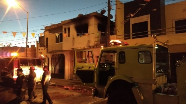 En Mazatlán, se incendia la segunda planta de una vivienda