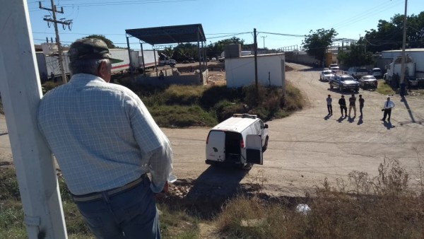 En Culiacán, hallan un cadáver envuelto en hule negro