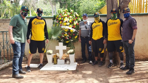 Cañeros de Los Mochis recordó a Aurelio Rodríguez, en su aniversario luctuoso. (Cortesía Cañeros de Los Mochis)