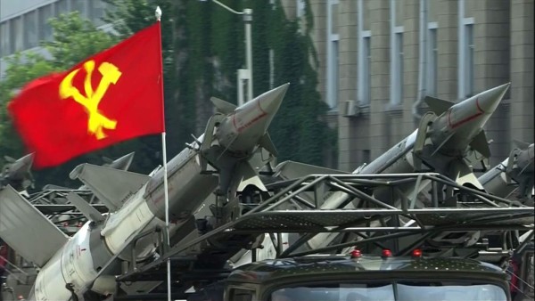 Misiles norcoreanos en un desfile militar.