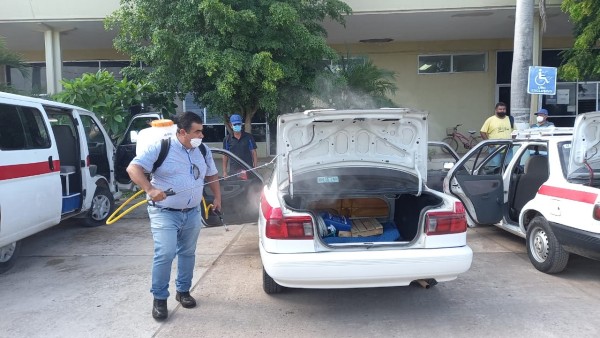 En Escuinapa sanitizan taxis, para seguridad de pasajeros