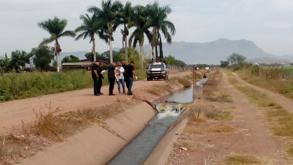 Hombre es hallado asesinado a balazos en canal de riego de Culiacancito