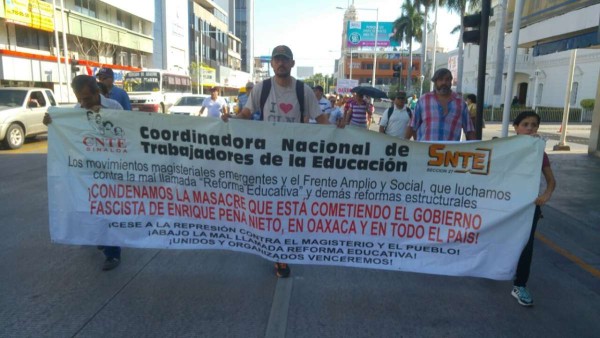 Protestan contra la reforma educativa y la violencia
