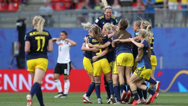 Suecia celebra su pase a semifinales. (Foto: FIFA)