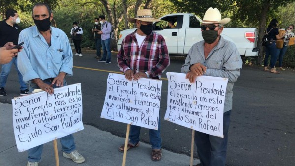 Anatolio denuncia despojo de sus tierras por parte del Ejército, y por ello pide ayuda a AMLO