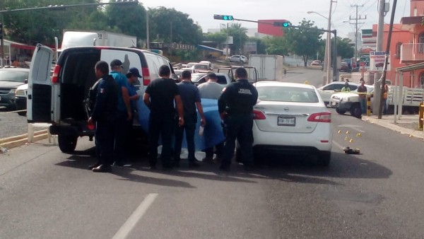 En Culiacán, asesinan a un hombre que iba en un carro junto a una menor que resultó ilesa