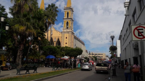 Cierre de vialidades en el Centro de Mazatlán por Día de la Virgen permanecerá hasta mañana
