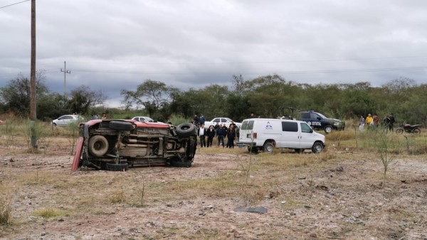 Fallece mujer tras volcar en su camioneta en Pericos, Mocorito
