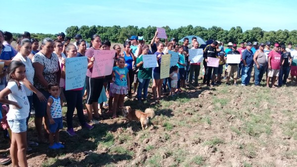 Vecinos de Aguaverde se manifiestan para recuperar estadio de futbol