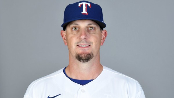 Doug Mathis será coach de pitcheo de Rangers