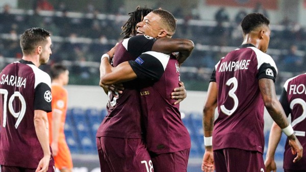 El PSG vence 2-0 al Basaksehir en la Champions League, pero pierde a Neymar por lesión