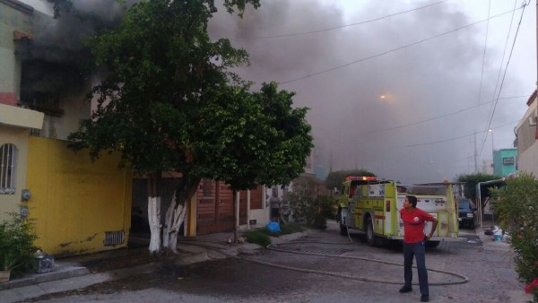 "Se incendia planta alta de una vivienda, en Mazatlán"