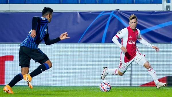 Desde la banca, Edson Álvarez vio cómo el Atalanta le sacó empate al Ajax