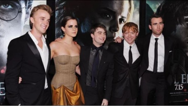 Tom Felton festeja los 19 años de 'Harry Potter' con parte del elenco