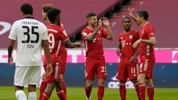 Bayern Múnich volvió a ganar por goleada, ahora al Eintracht Fráncfort en la Bundelisga. (Twitter @FCBayernES)