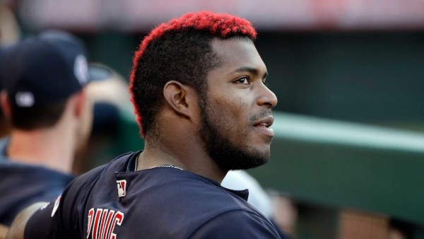 Yasiel Puig apoya a trabajadores de la salud en Miami