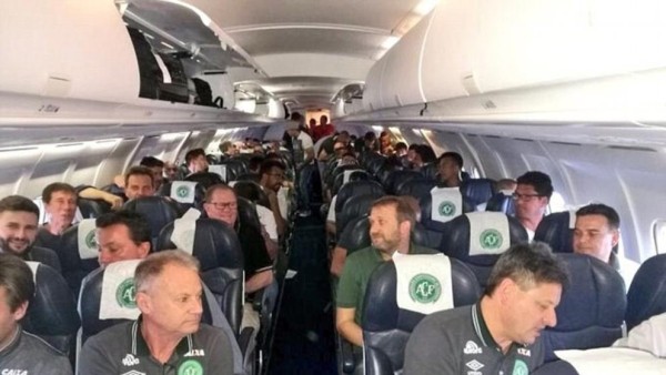 Se estrella avión en Medellín; mueren 76 pasajeros: todos futbolistas del Chapecoense y 21 periodistas